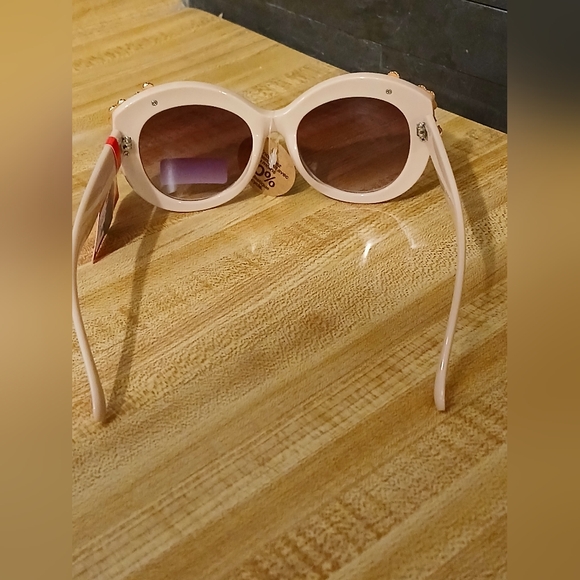 Betsey Johnson NWT Pale Pink lSunglasses With Rose Gold Floral Design - Picture 5 of 7